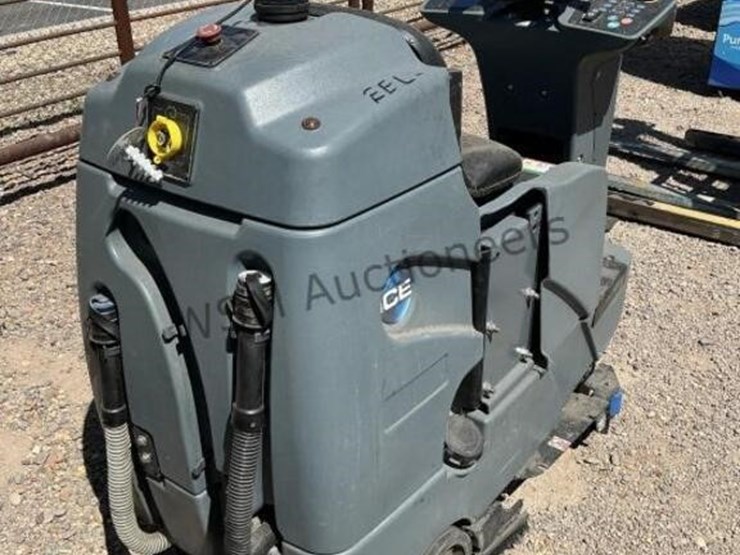 ice-ride-on-floor-cleaner-image-4