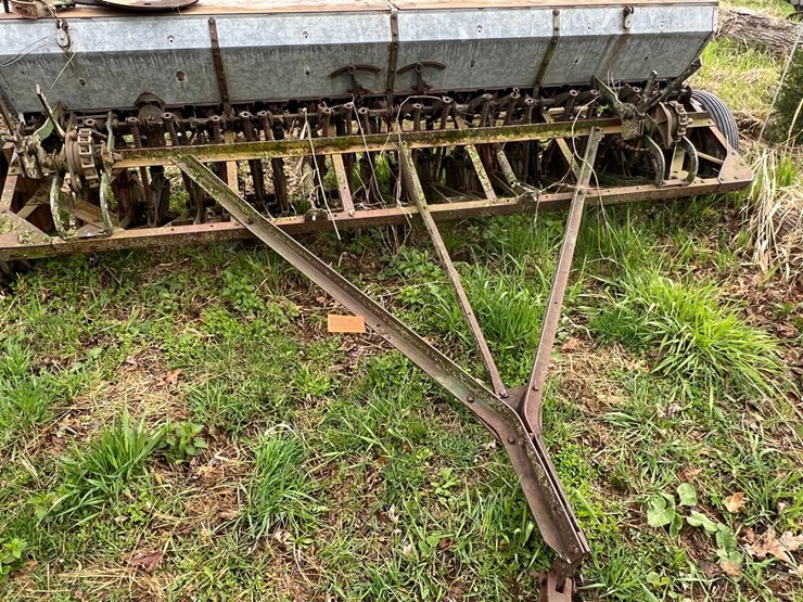 #9563-•-minneapolis-moline-10'-grain-drill-with-grass-seed-attachment-image-3