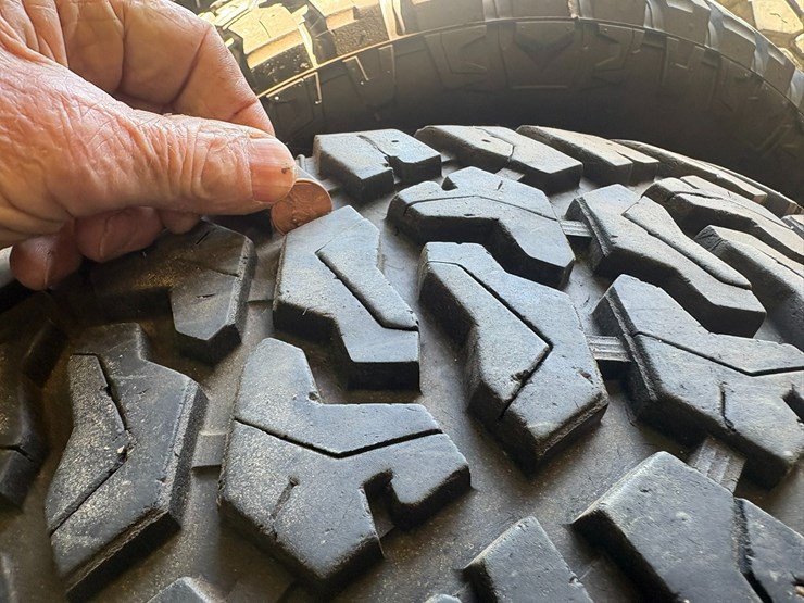 #42067-•-lot-of-(4)-275/60r20-tires-image-7