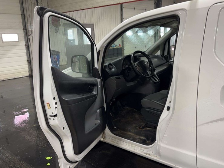 2020-nissan-nv200-image-10