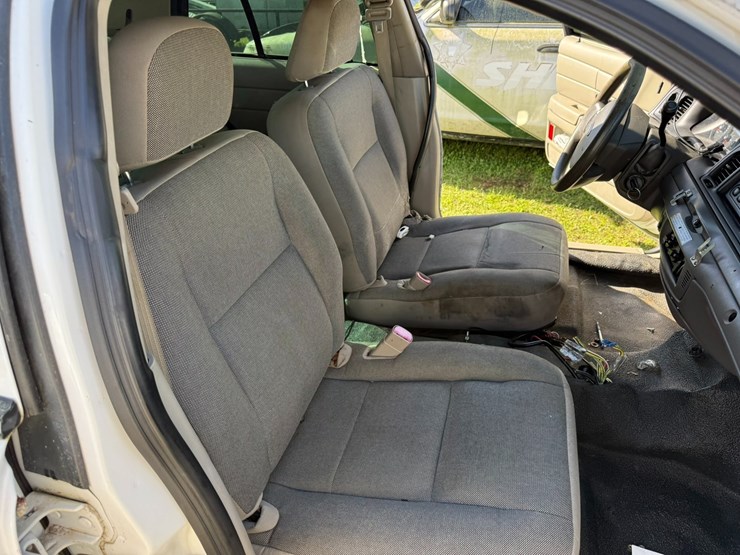 #42085-•-2010-ford-crown-victoria-sedan-vin:-2fabp7bv6ax138575-image-31