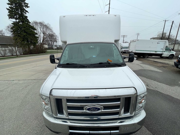 2017-ford-e450-image-12