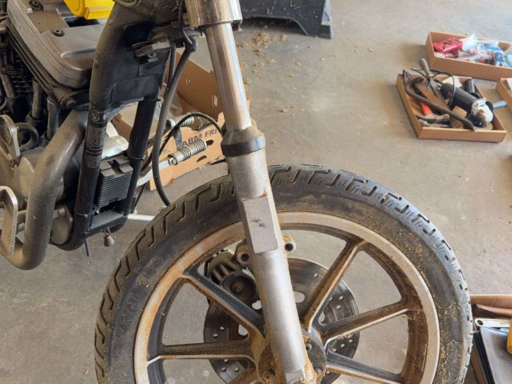 1987-harley-davidson-sportster-883-1987-harley-davidson-883---parts-included,-windshield,-tank-and-oem-petcock,-misc.-image-8
