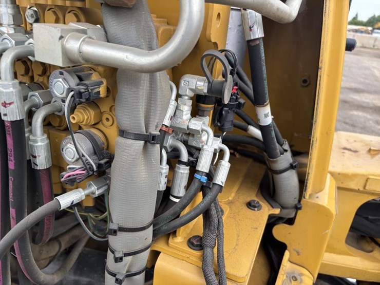 2015-caterpillar-305e2-cr-image-46
