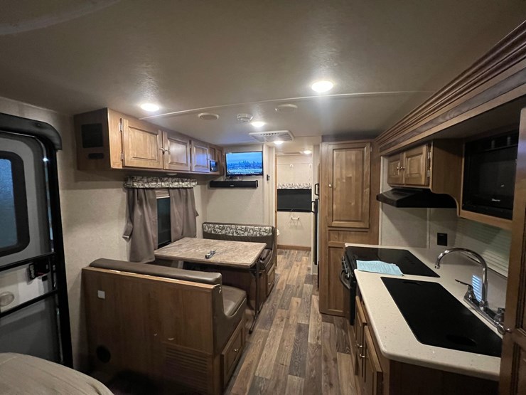 #9555-•-2017-rockwood-mini-lite-2304ks-camper-(title-in-delay)-image-16