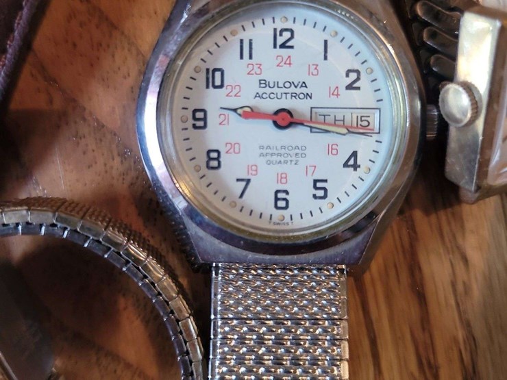 collection-of-assorted-wristwatches,-leather-wallets,-and-money-clips-image-7