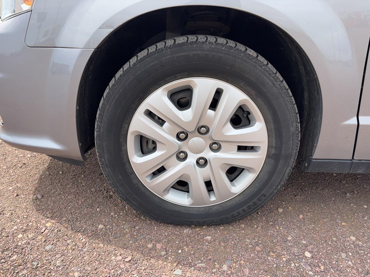 2015-dodge-grand-caravan-image-23
