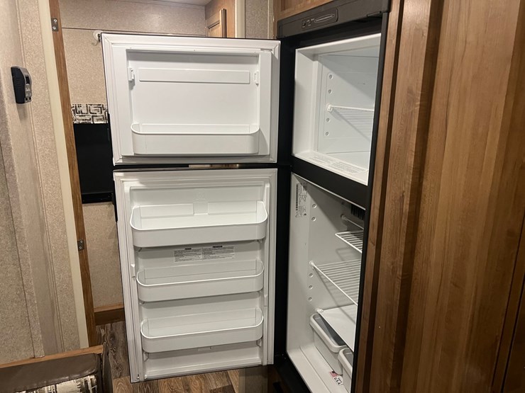 #9555-•-2017-rockwood-mini-lite-2304ks-camper-(title-in-delay)-image-26