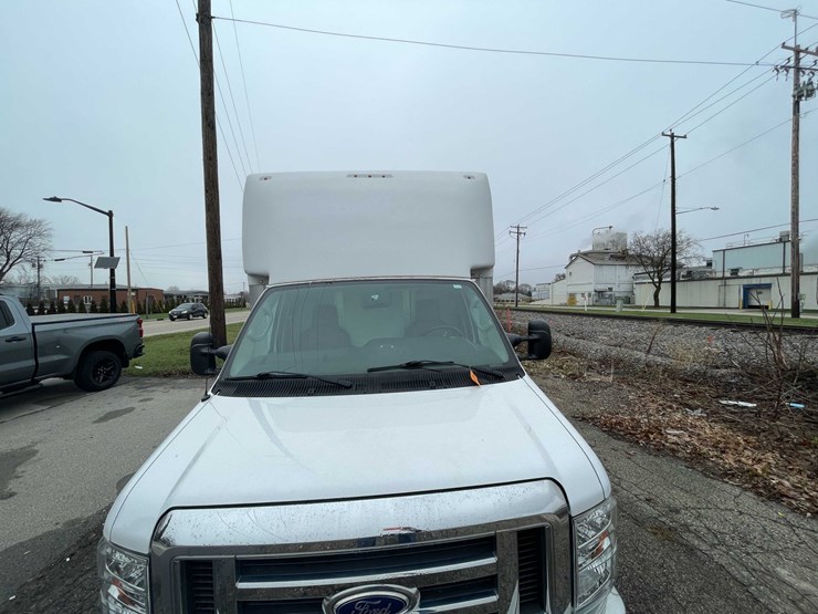2016-ford-e450-image-14
