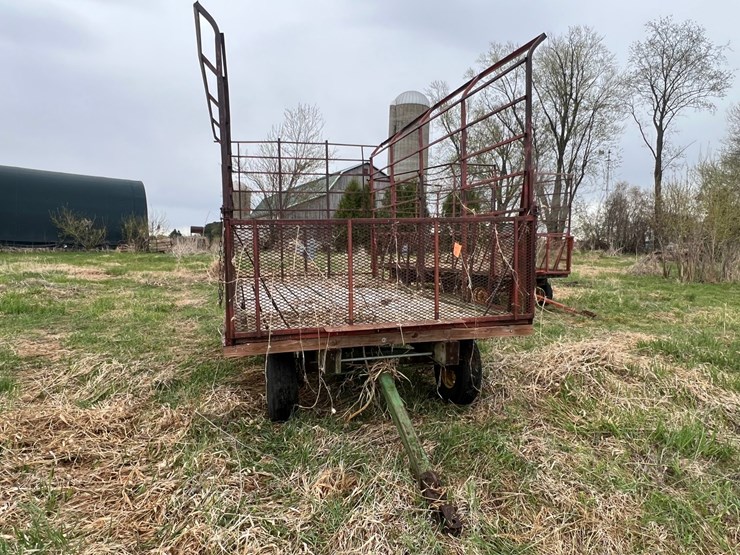 #9575-•-16'-hay-wagon-on-john-deere-running-gear-image-2