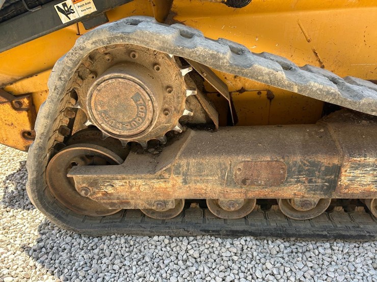 deere-323d-image-13