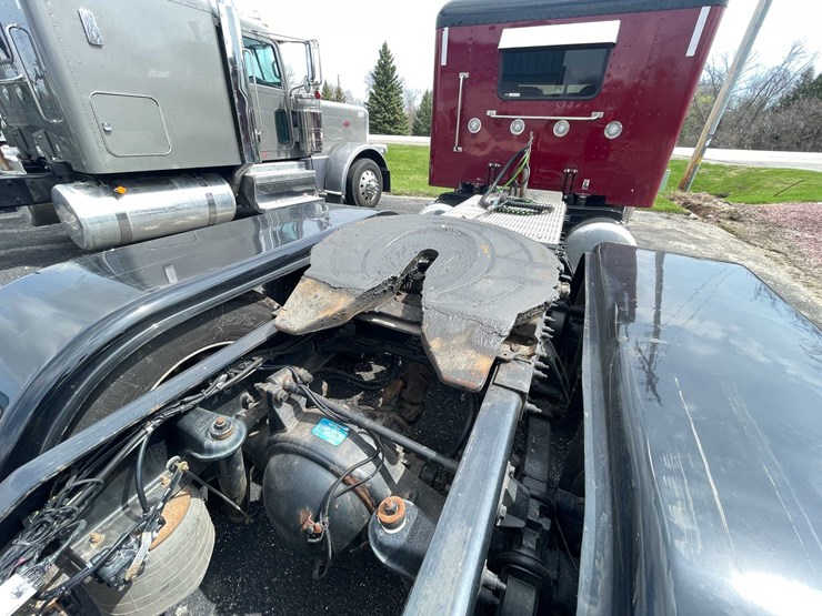 #200-•-2020-peterbilt-semi-tractor-(has-wi-title)-(denmark,-wi)-image-34