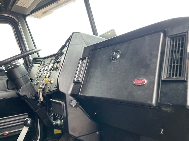 1991-peterbilt-377-image-60