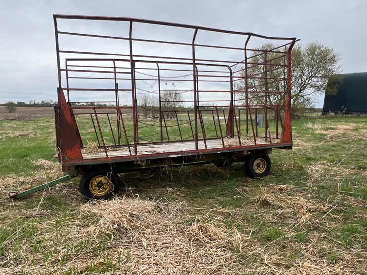 #9575-•-16'-hay-wagon-on-john-deere-running-gear-image-1