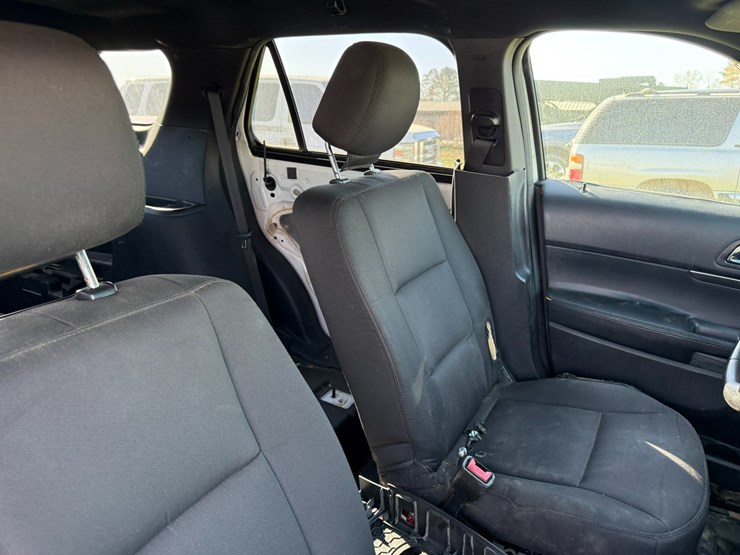 2016-ford-explorer-image-29