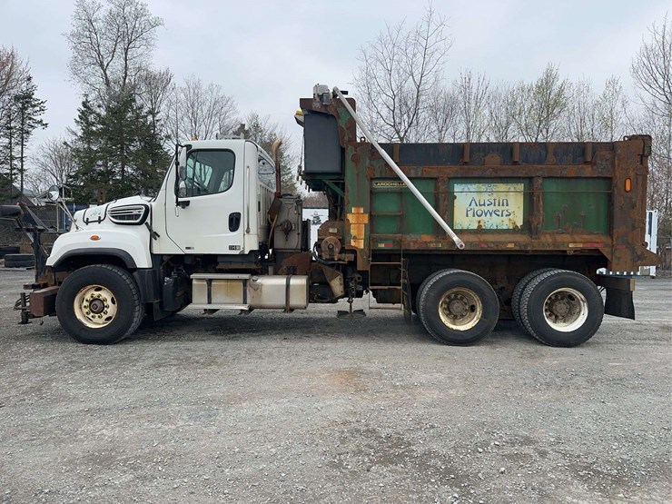 2015-freightliner-114sd-image-8