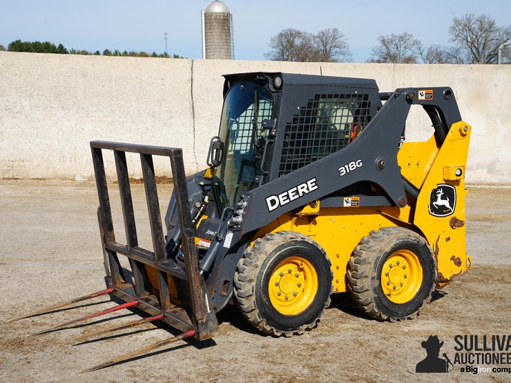 2022-deere-318g-image-1