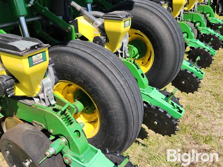 2004-john-deere-1790-ccs-image-16
