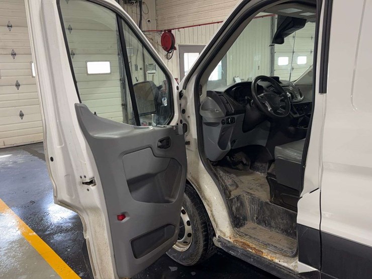 2019-ford-transit-image-10