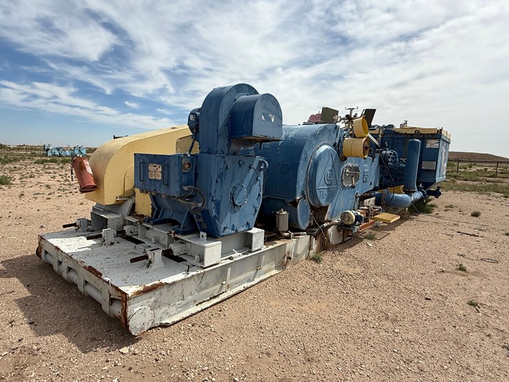 continental-emsco-fb-1600-5k-wp-triplex-mud-pump-w/-ac-electric-motor-&-mixing-tank-skidded-image-2