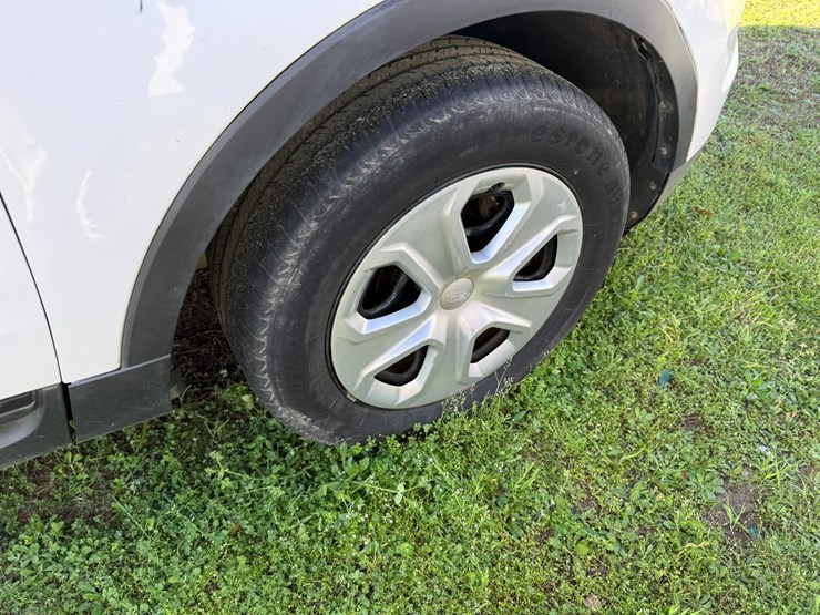 2015-ford-explorer-image-11