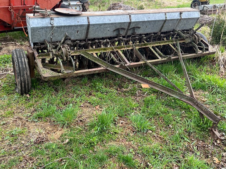 #9563-•-minneapolis-moline-10'-grain-drill-with-grass-seed-attachment-image-1