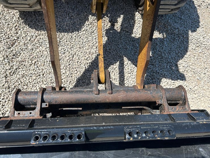 2015-caterpillar-903c-image-10