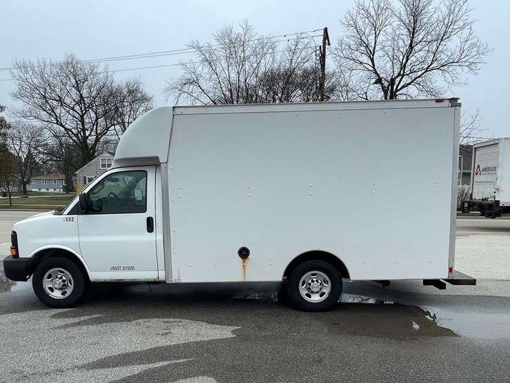 2016-chevrolet-3500-image-8