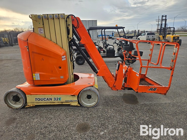 2019-jlg-toucan-32e-image-4