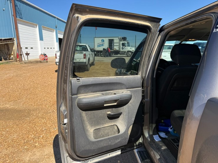2013-chevrolet-1500-image-30