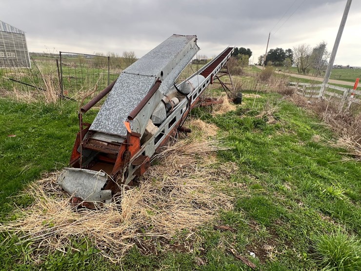 #9586-•-62'-kewanee-hay-and-grain-elevator-with-10'-drag-image-1