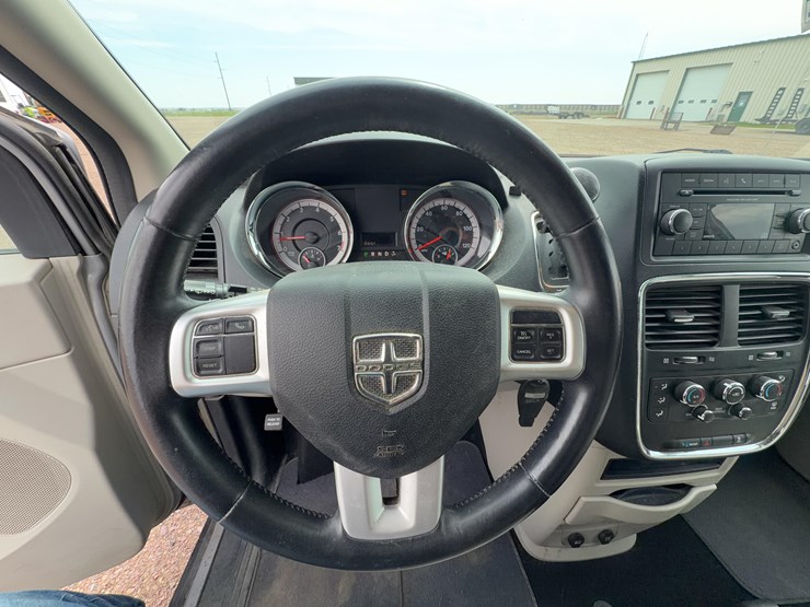 2015-dodge-grand-caravan-image-12