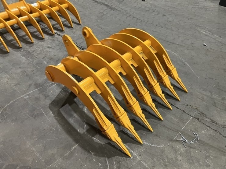 2026-caterpillar-305-image-1