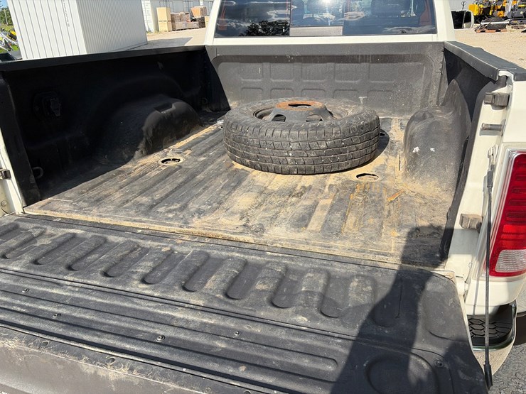 2017-dodge-3500-image-7