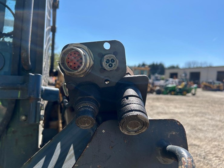 deere-323d-image-11