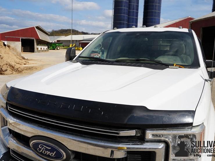 2021-ford-f350-xlt-image-11