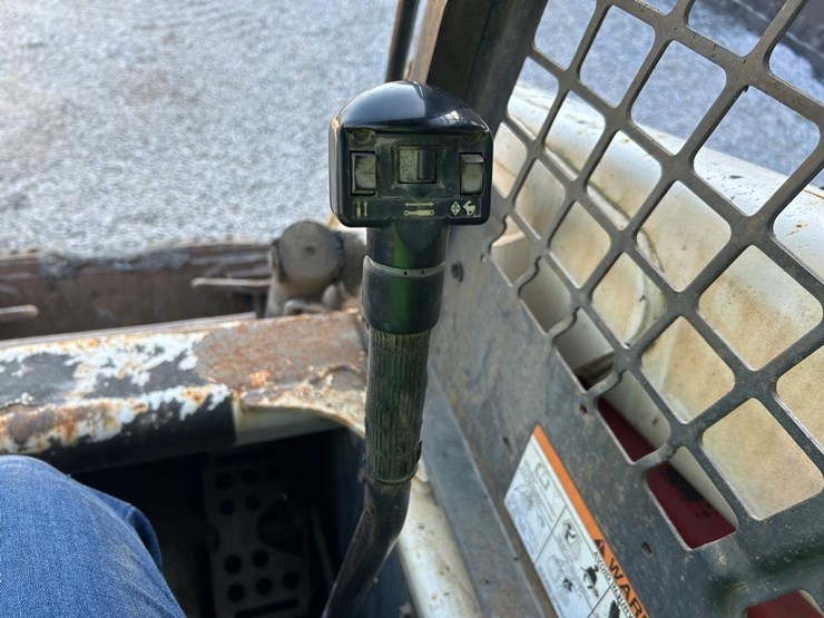 bobcat-s220-image-19