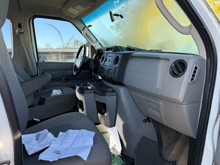 2014-ford-e350-image-31