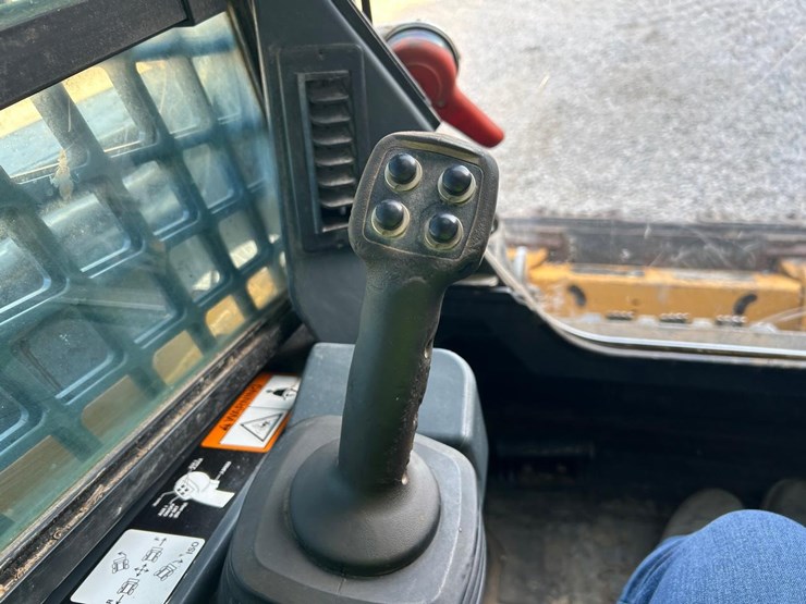 deere-333e-image-25