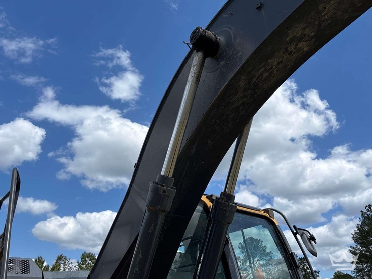 2019-deere-210g-image-15