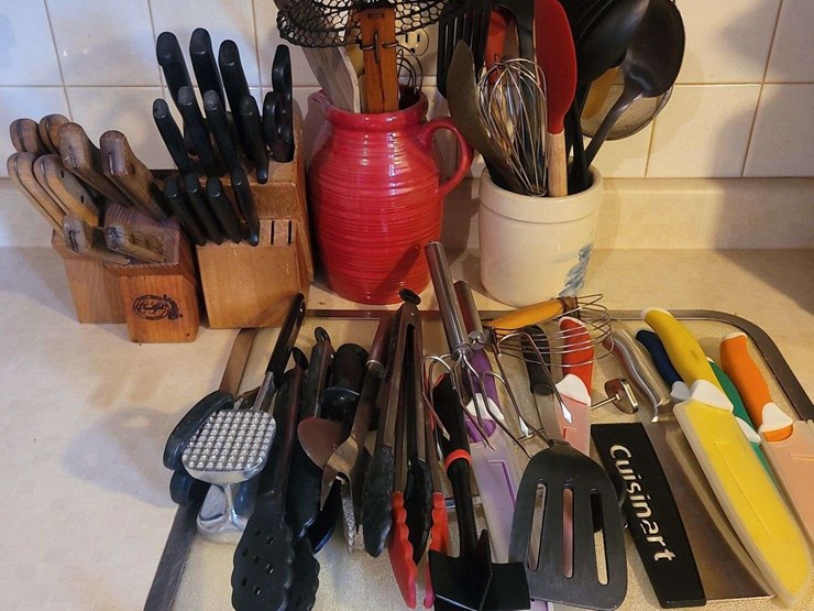 assorted-kitchen-utensils-and-cutlery-collection-with-carvel-hall-knife-block-image-2
