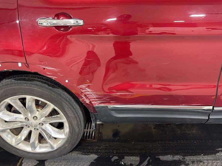 2015-ford-explorer-limited-image-28