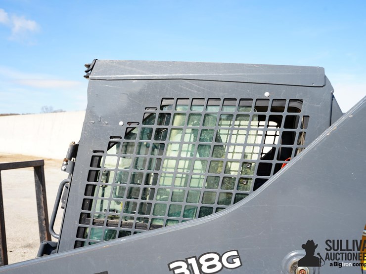 2022-deere-318g-image-15