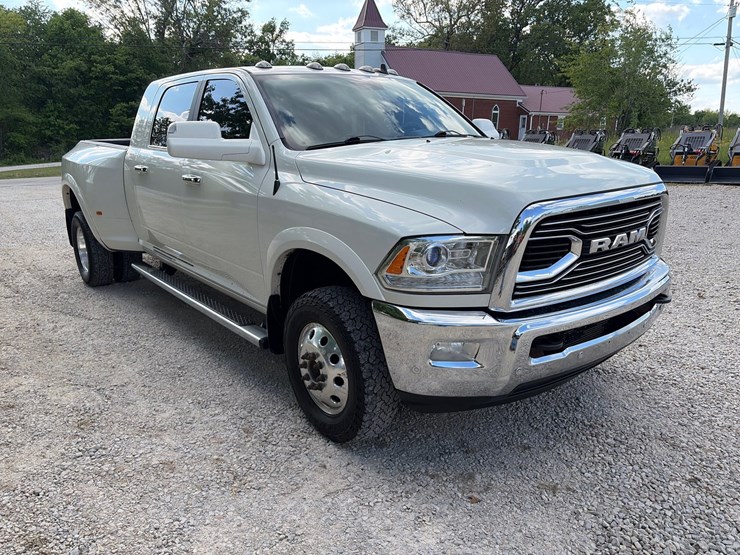 2017-dodge-3500-image-3