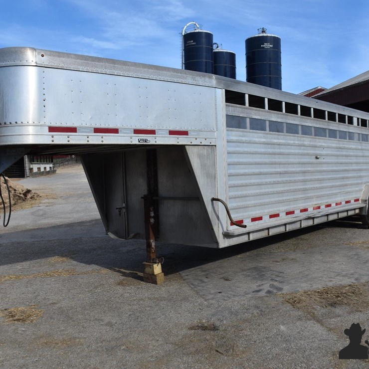 2015 Featherlite 26' T/A Aluminum Livestock Trailer