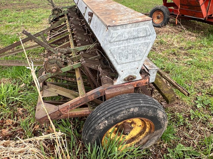 #9563-•-minneapolis-moline-10'-grain-drill-with-grass-seed-attachment-image-4