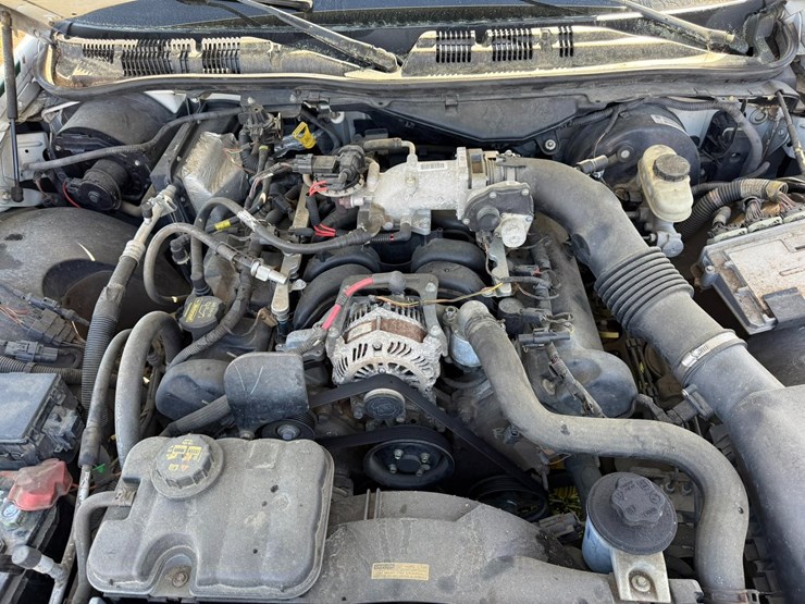 #42085-•-2010-ford-crown-victoria-sedan-vin:-2fabp7bv6ax138575-image-18