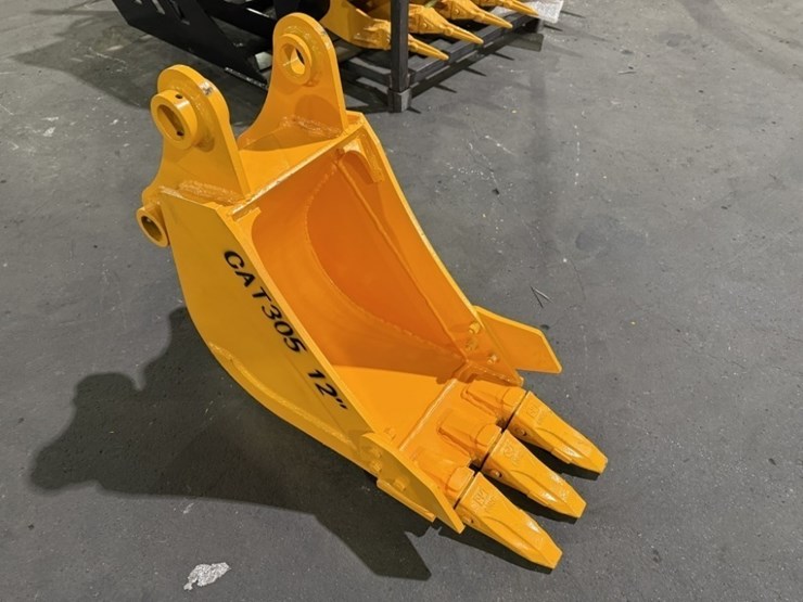 2026-caterpillar-305-image-2