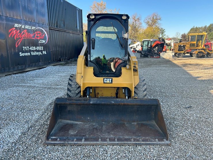 2019-caterpillar-242d-image-7