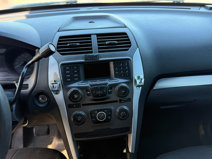 2015-ford-explorer-image-34